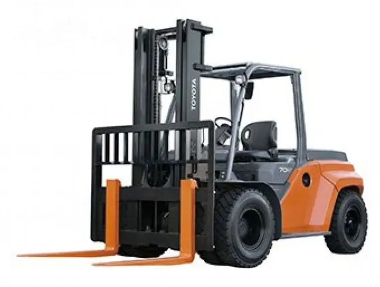 Toyota 7T forklift with high-capacity mast and reinforced frame for demanding industrial lifting tasks