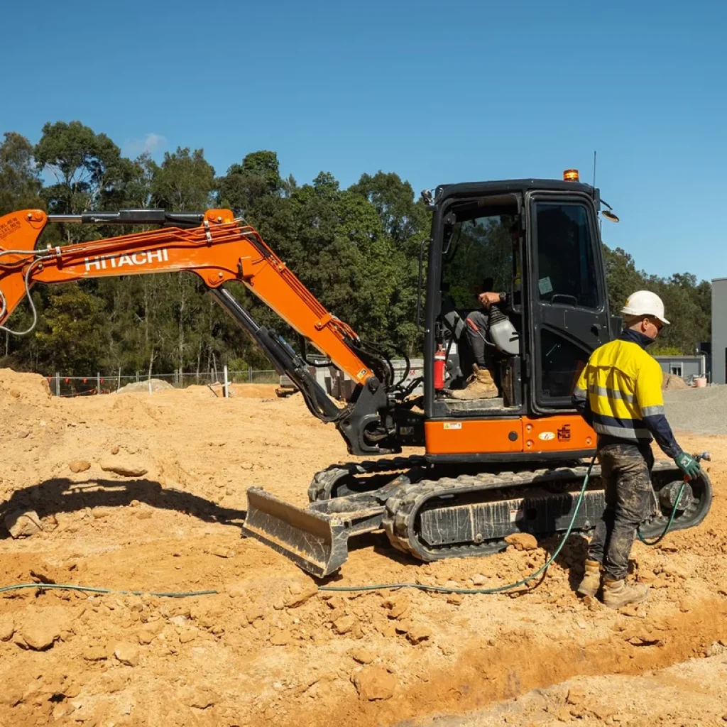 mini-excavator-hire-hitachi-apu-excavations-brisbane-qld